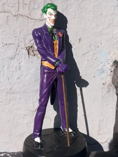 Figura de colección Joker DC Comics - miniatura 1