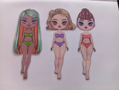 Set de muñecas con ropa intercambiable. - miniatura 1