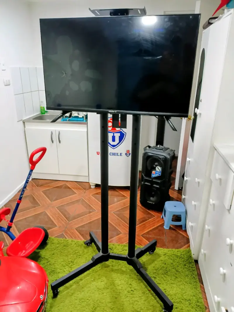 Soporte de TV con ruedas ajustable - 1
