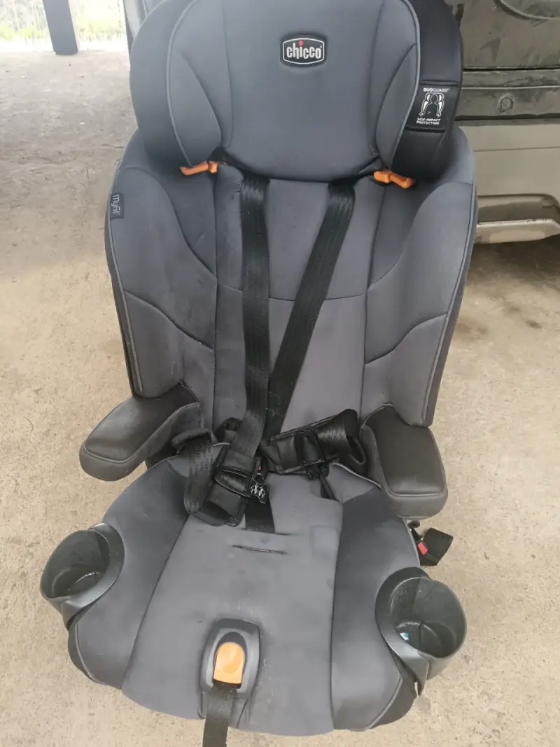 Silla de auto para niños Chicco MyFit gris