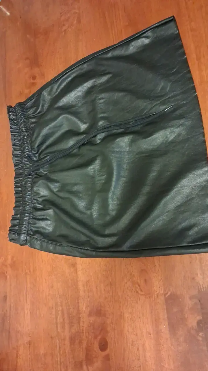 Falda corta negra de cuero sintético Vero Moda - 3