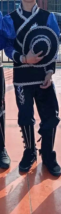 Traje de danza caporal con bordados