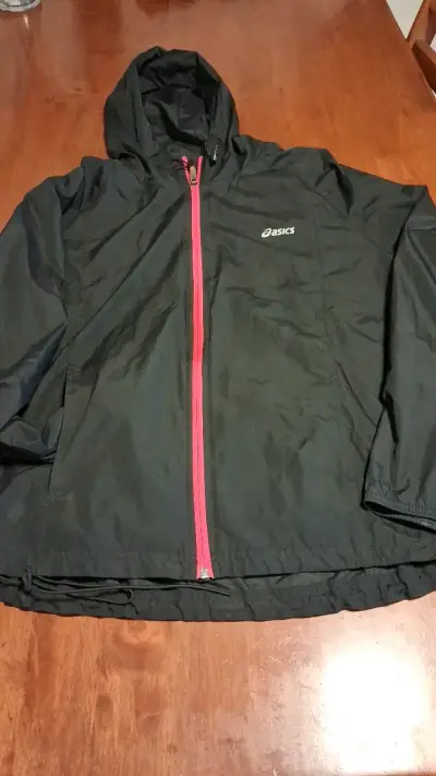 Chaqueta deportiva negra Asics con cierre rojo - miniatura 1
