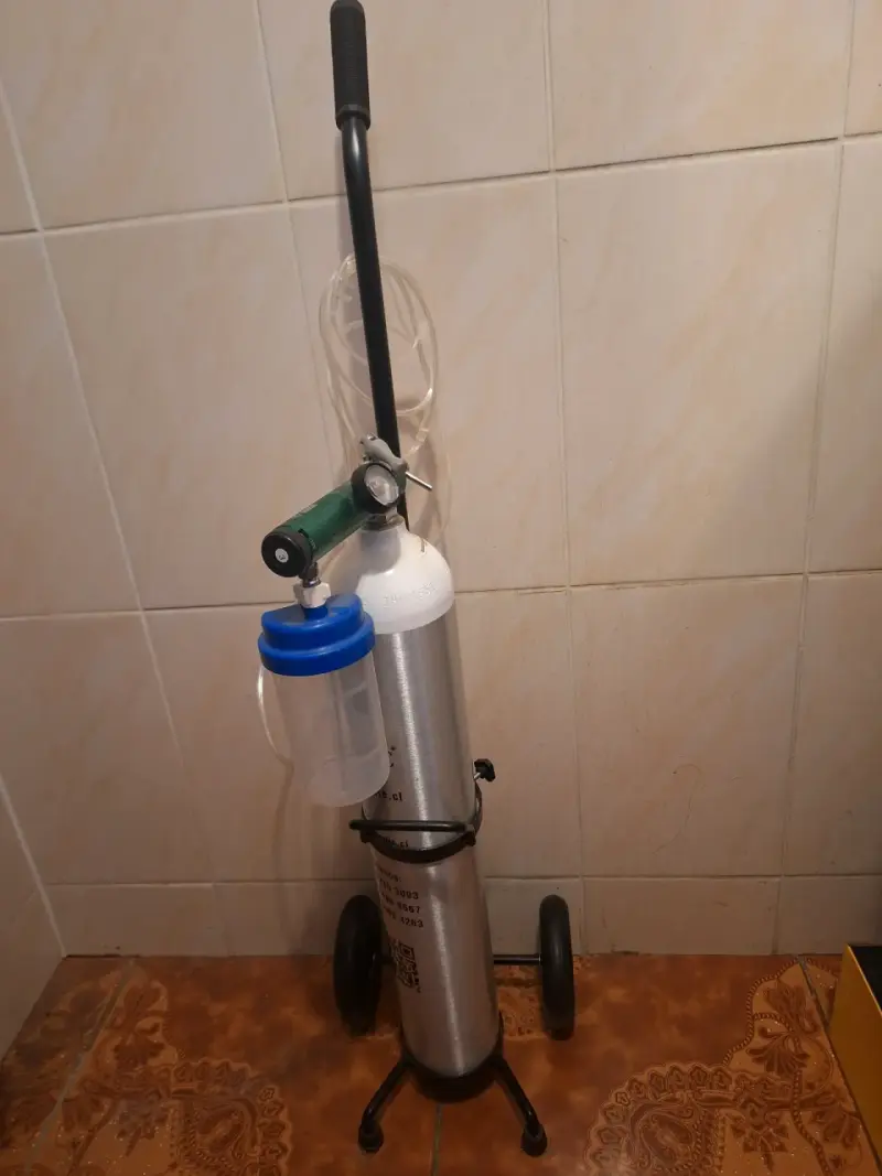 Cilindro de oxígeno portátil con carrito - 1