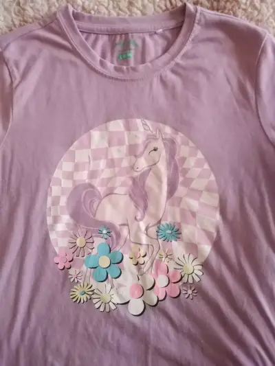 Polera de niña con unicornio y flores - miniatura 3
