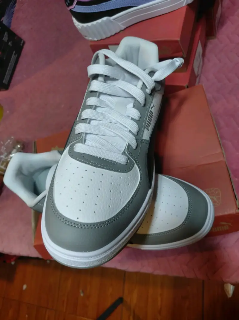 Zapatillas deportivas blancas y grises Puma - 1