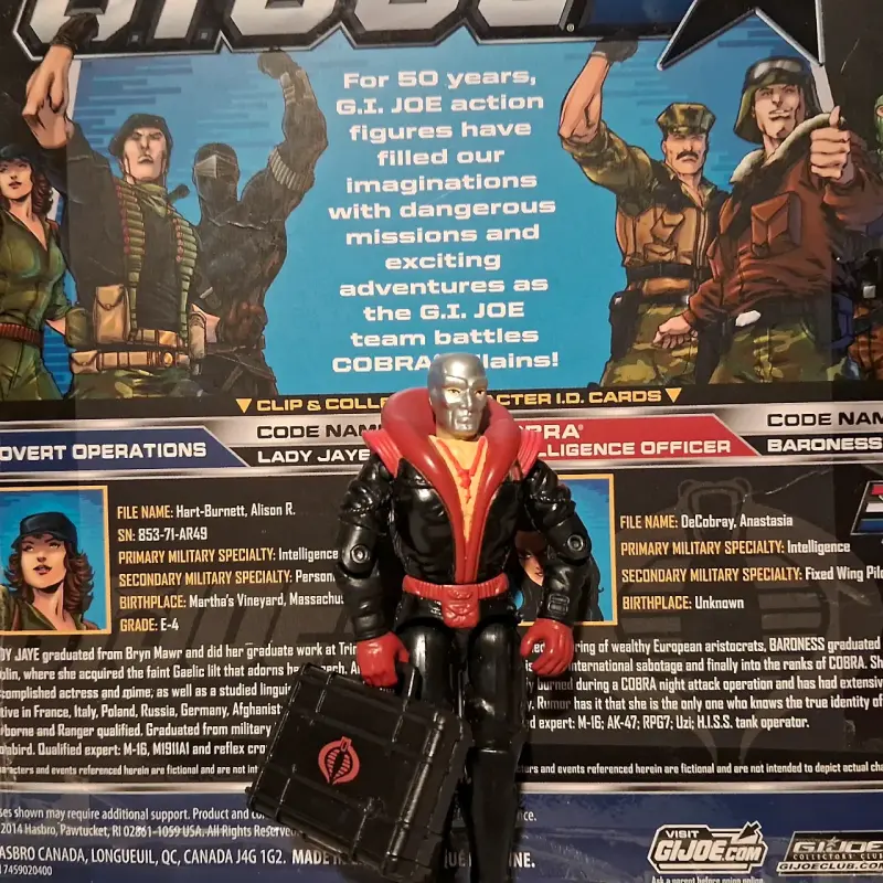 Figura de acción G.I. Joe Destro con maletín