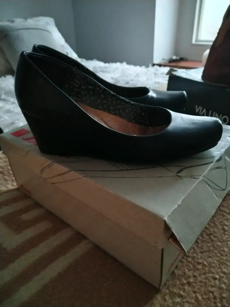 Botines de gamuza marrón Via Uno con detalles bordados - 3