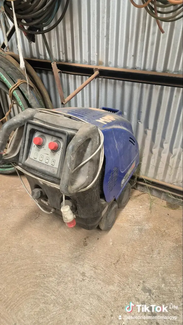 Hidrolavadora industrial azul usada - 1