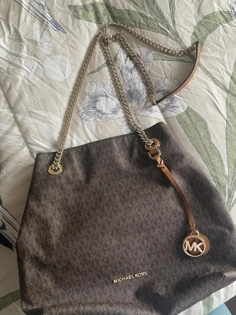 Bolso de hombro Michael Kors marrón con cadena - 1