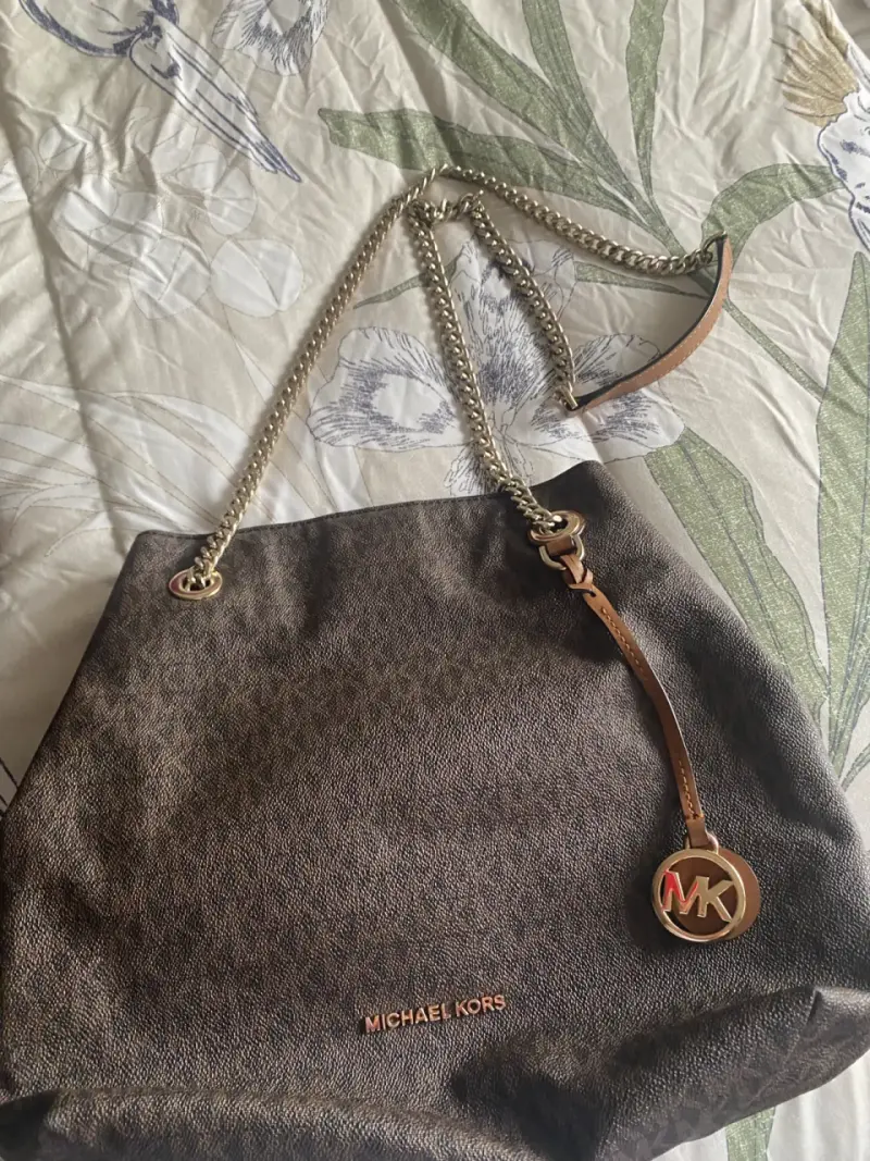 Bolso de hombro Michael Kors marrón con cadena - 2