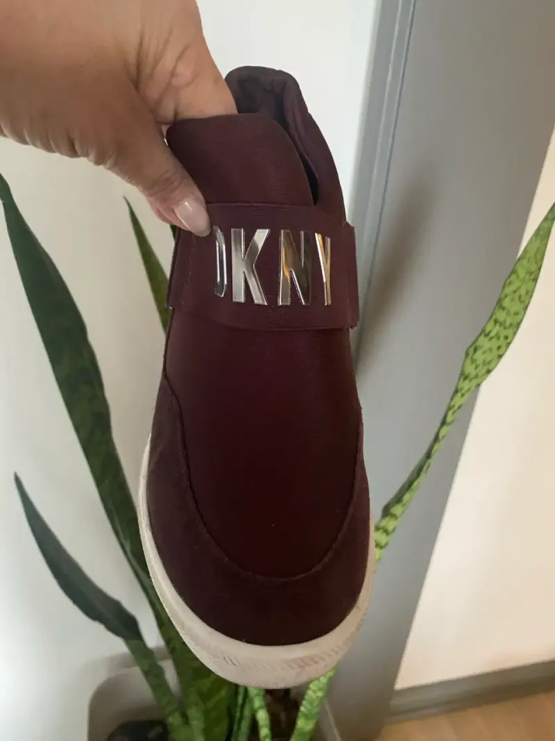 Zapatillas deportivas burdeos DKNY para mujer - 3
