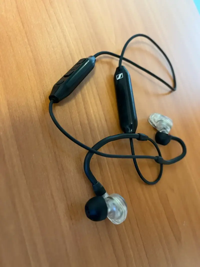 Audífonos In-ear Sennheiser IE 100 Pro Wireless - 4
