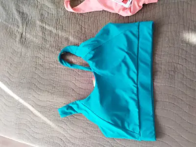 Conjunto de tops deportivos Ellesse en coral y turquesa - miniatura 2