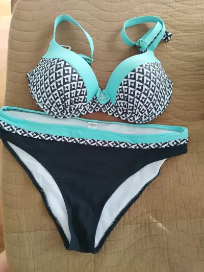 Bikini reversible verde y negro - miniatura 2