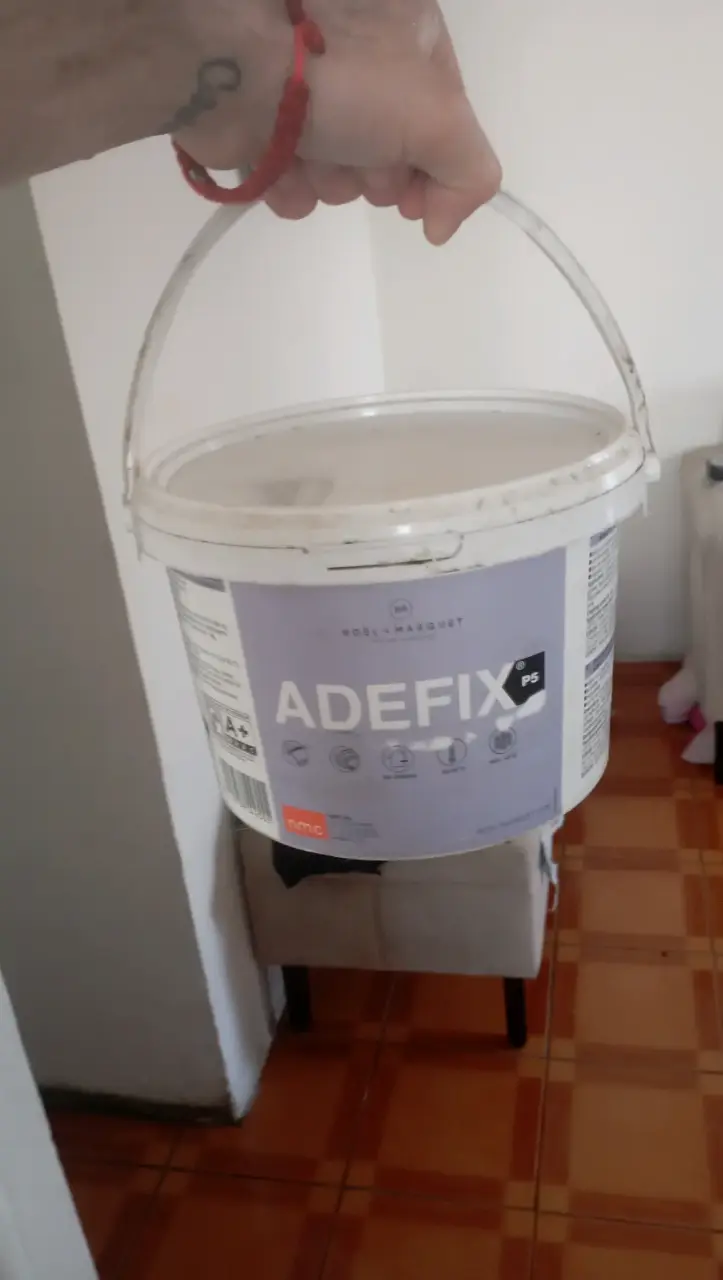 Adhesivo Adefix P5 para molduras