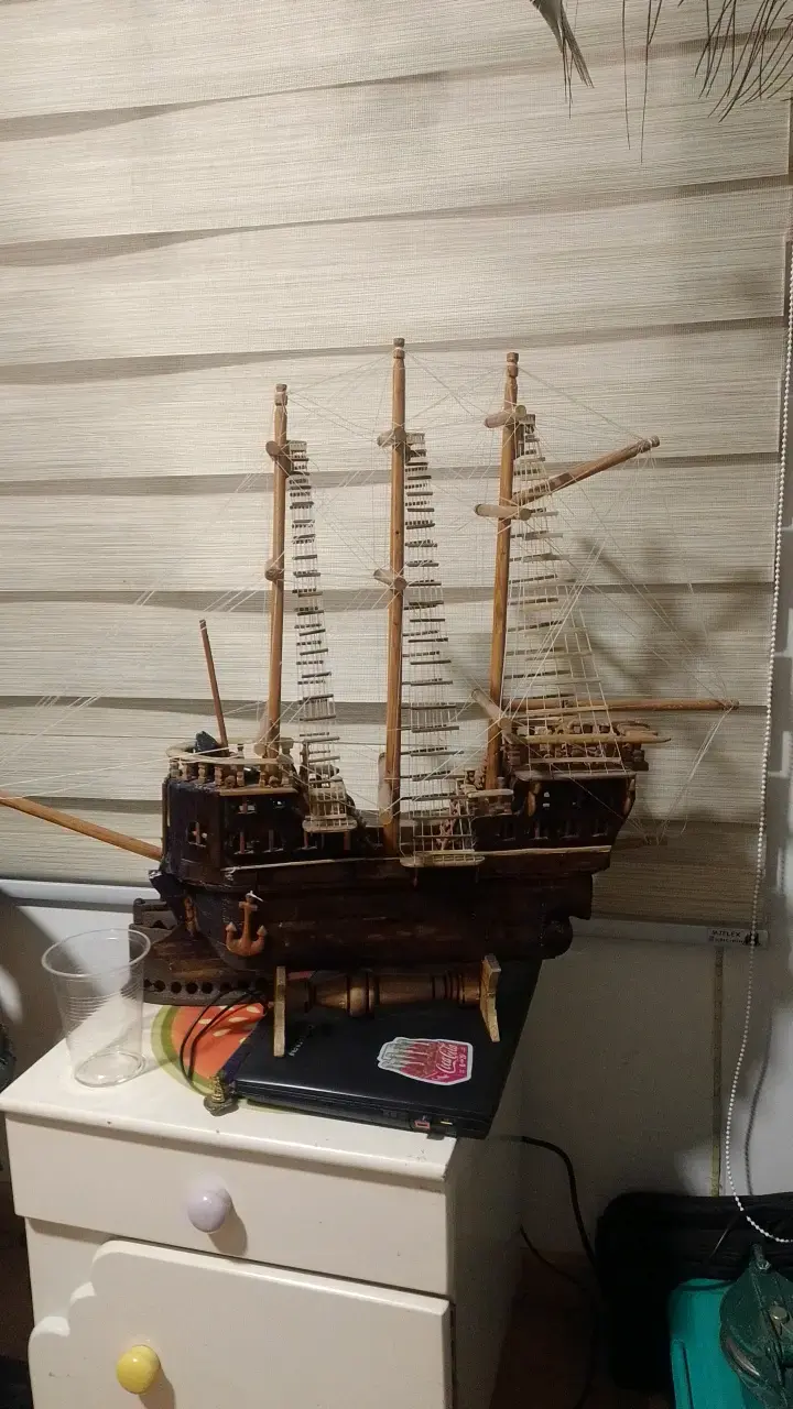 Maqueta de barco de madera artesanal - 2