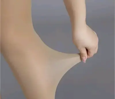 Pantys de encaje negro con diseño floral - miniatura 4
