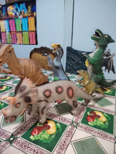 Set de Dinosaurios de Juguete Variados - miniatura 1