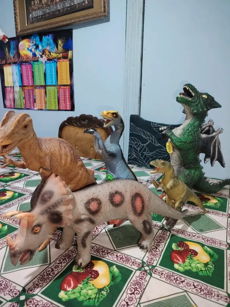 Set de Dinosaurios de Juguete Variados - 2