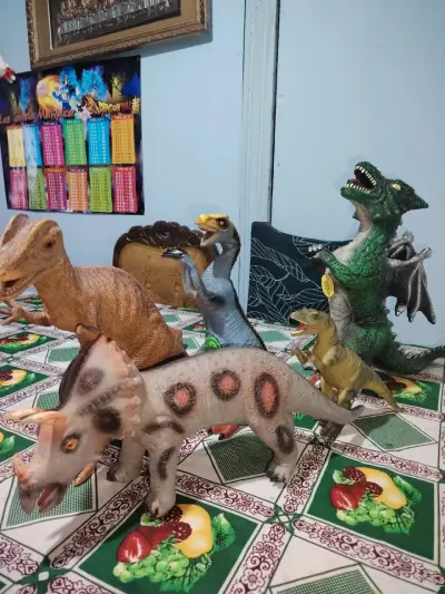 Set de Dinosaurios de Juguete Variados - miniatura 2