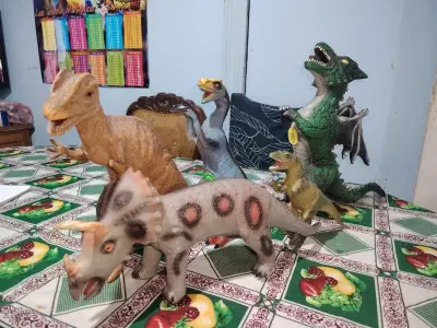 Set de Dinosaurios de Juguete Variados - miniatura 3