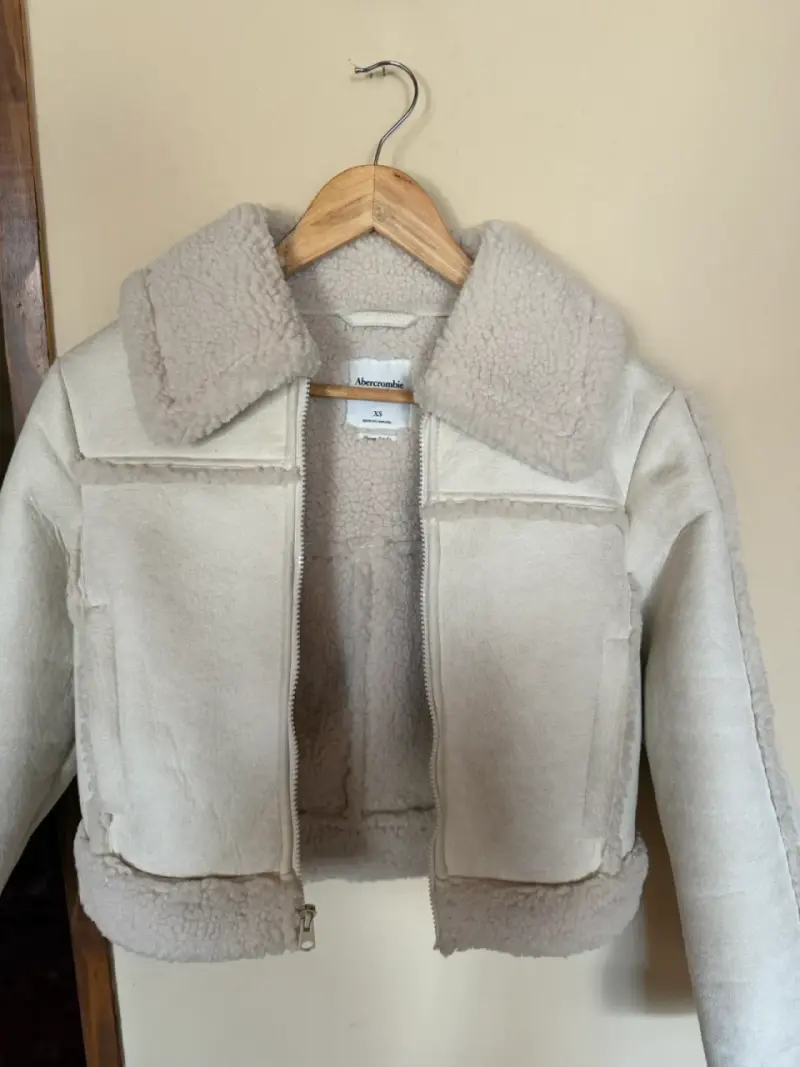 Chaqueta de piel sintética Abercrombie XS beige - 1