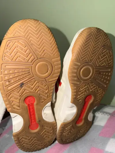 Zapatillas deportivas blancas y rojas Adidas Torsion - miniatura 3