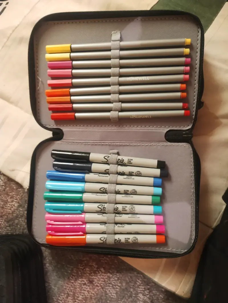Estuche de Lápices y Marcadores - 2