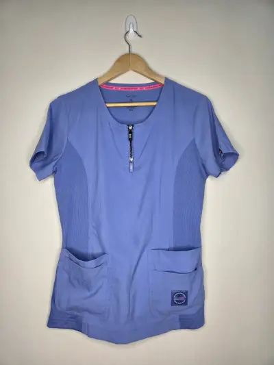 Blusa médica celeste con cierre frontal - miniatura 1