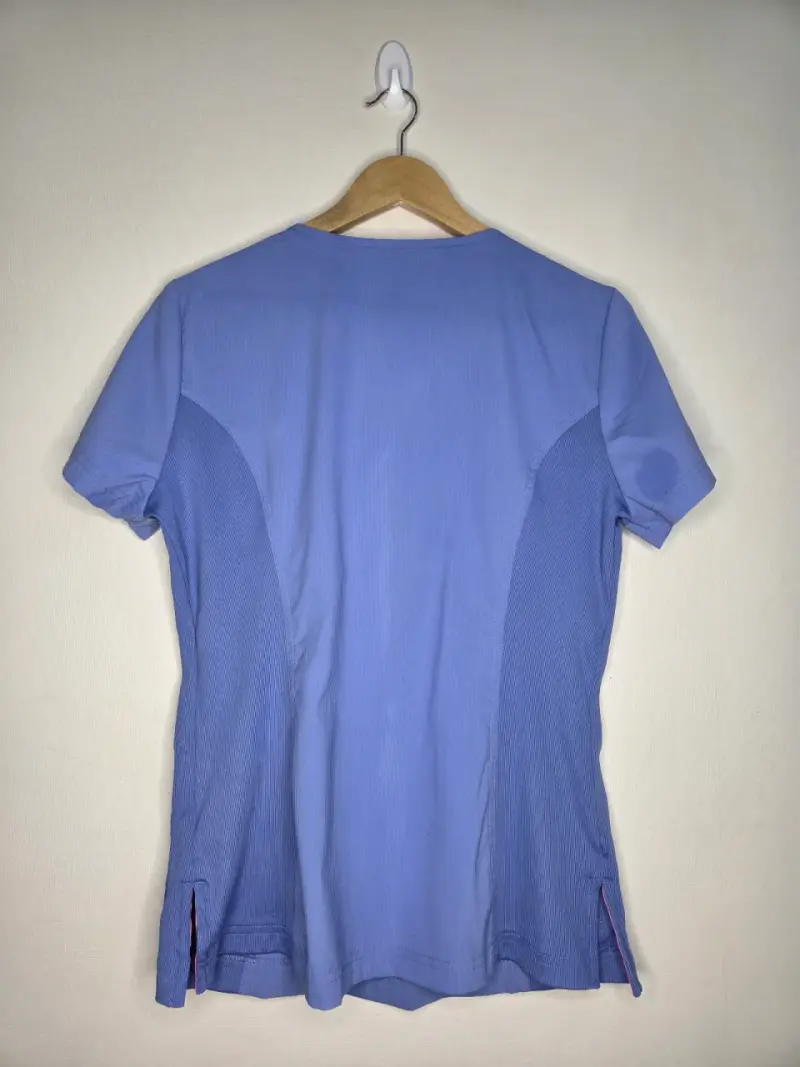 Blusa médica celeste con cierre frontal - 2