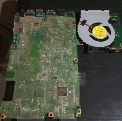 Placa madre para laptop con ventilador incluido - miniatura 2