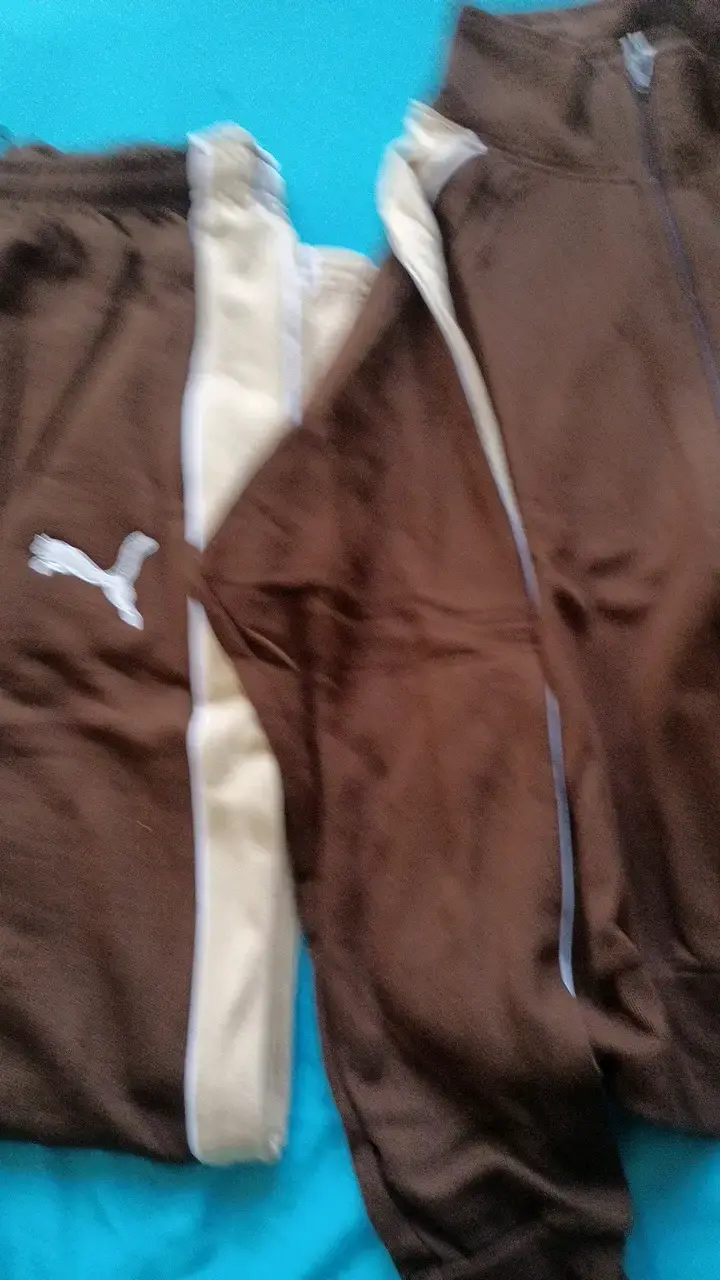 Conjunto deportivo marrón Puma con franjas beige - 2