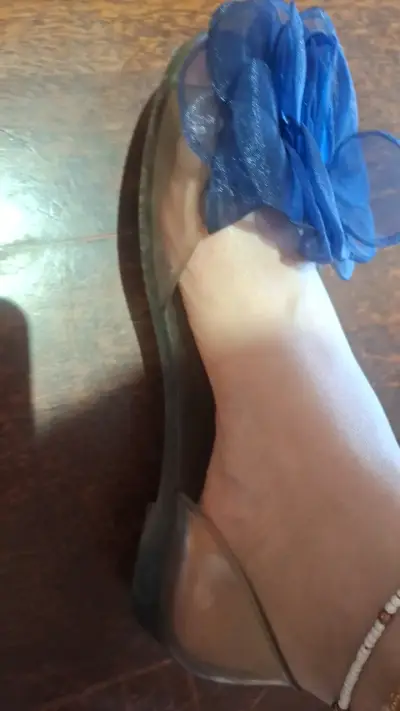 Zapatos transparentes con flor azul para mujer - miniatura 3