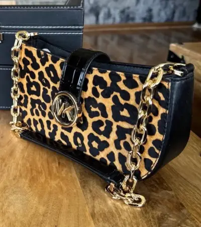 Bolso Michael Kors Carmen SM Pouchette Cadena de H - miniatura 1