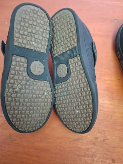 Zapatillas deportivas negras con detalles verdes - miniatura 5
