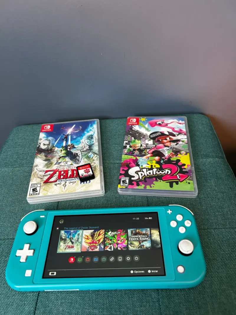 Nintendo Switch Lite turquesa con juegos Zelda y Splatoon - 1