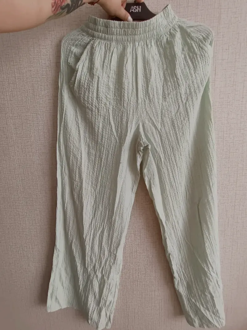 Pantalones de lino verde claro para mujer