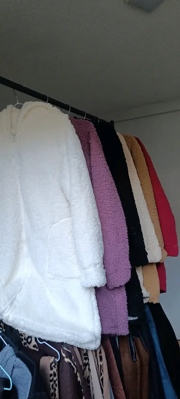 Chaqueta de felpa con capucha para mujer