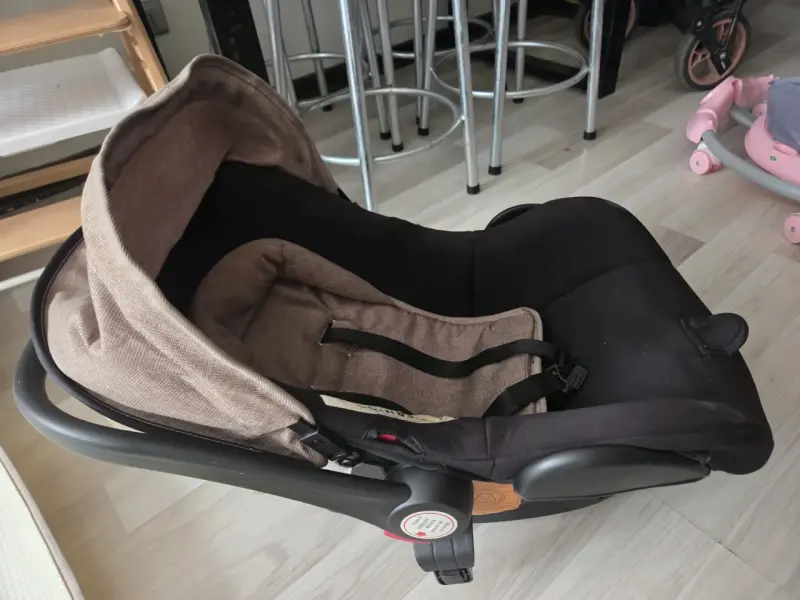 Silla de Auto para Bebé con Capota Beige