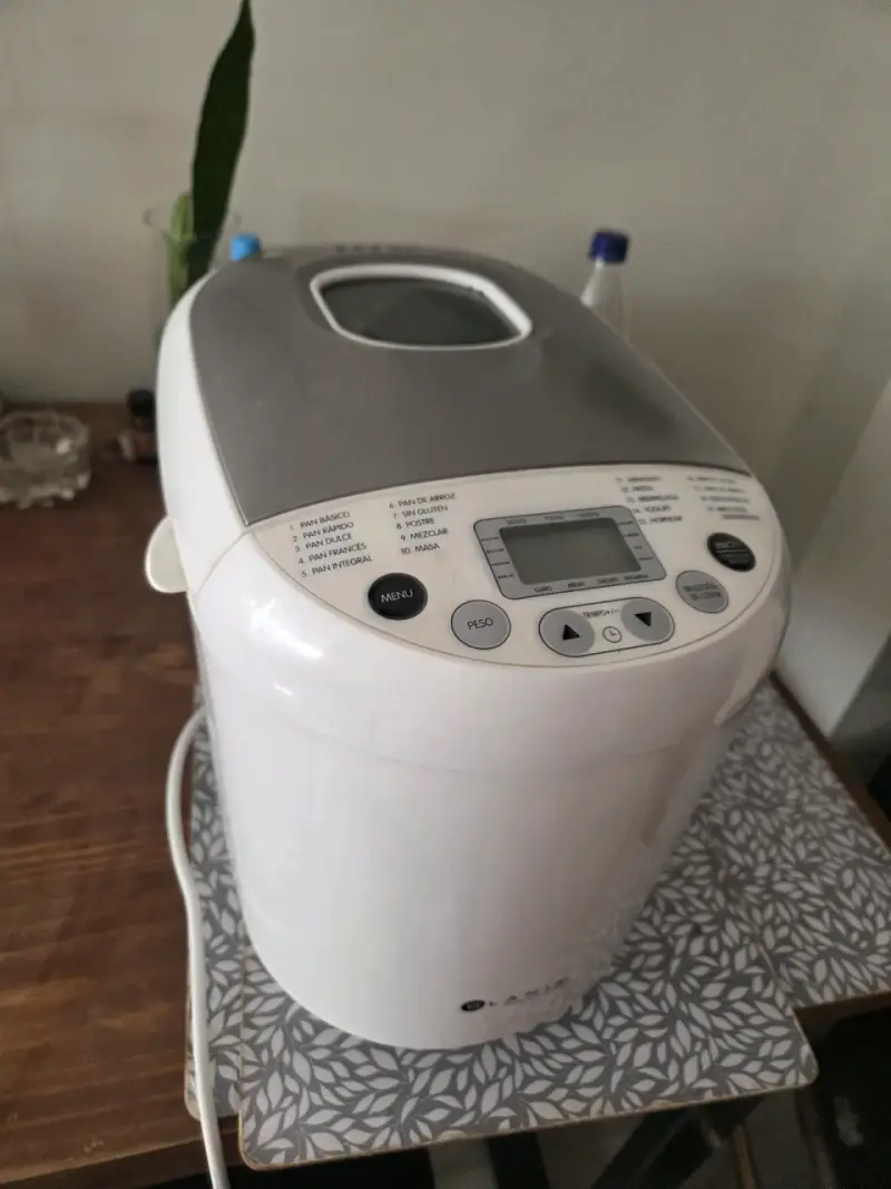 Máquina de hacer pan blanca con múltiples funciones