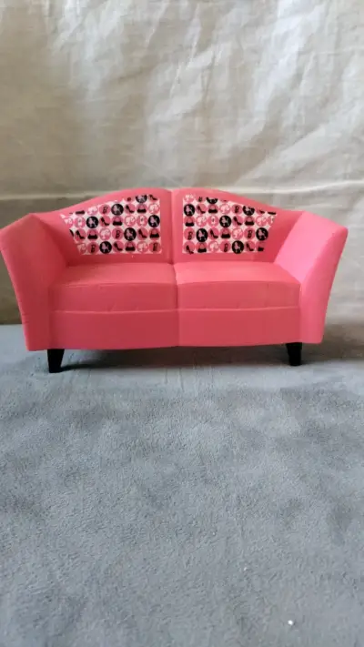 Sofá de juguete rosa para muñecas - miniatura 2