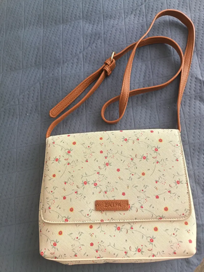Cartera cruzada floral beige con correa ajustable