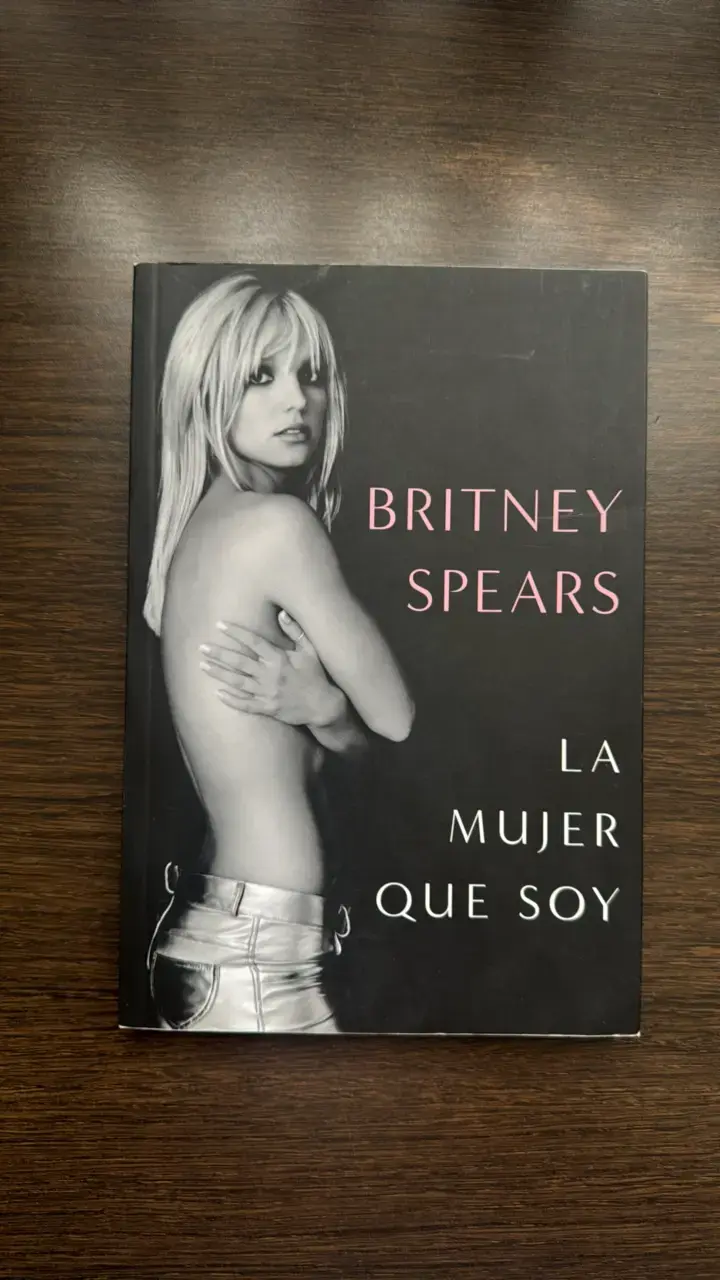 Libro 'La Mujer Que Soy' de Britney Spears - 1