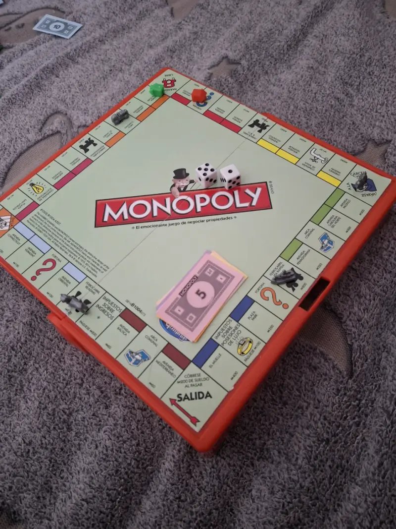 Juego de mesa Monopoly de viaje para familia - 2