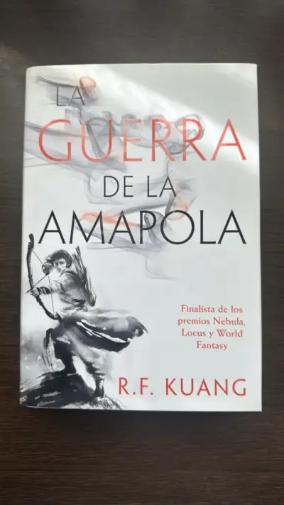 Libro 'La Guerra de la Amapola' de R.F. Kuang - miniatura 1
