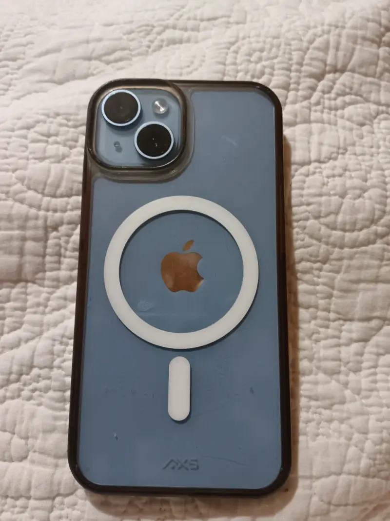iPhone 14 en buen estado con funda protectora - 3