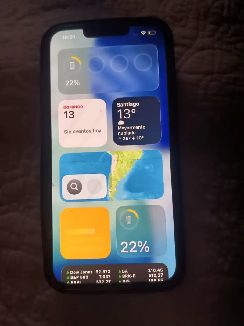 iPhone 14 en buen estado con funda protectora - 4