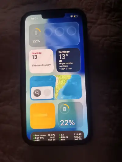 iPhone 14 en buen estado con funda protectora - miniatura 4