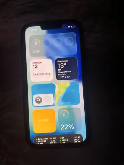 iPhone 14 en buen estado con funda protectora - miniatura 5